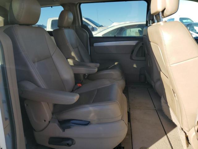 2V4RW3DG5BR642100 - 2011 VOLKSWAGEN ROUTAN SE WHITE photo 11