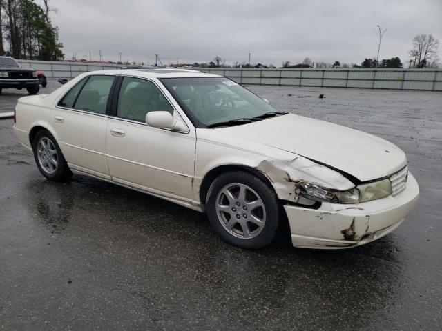 1G6KY549X3U103045 - 2003 CADILLAC SEVILLE STS WHITE photo 4