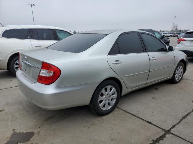 JTDBE32K520012125 - 2002 TOYOTA CAMRY LE SILVER photo 3
