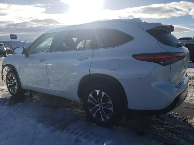 5TDGZRBH2NS227349 - 2022 TOYOTA HIGHLANDER XLE WHITE photo 2
