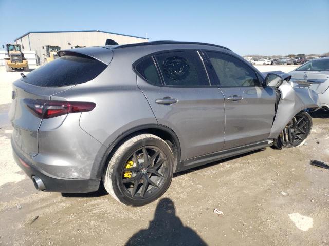ZASFAKBN8J7B85054 - 2018 ALFA ROMEO STELVIO TI GRAY photo 3