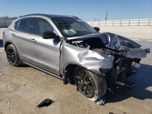 ZASFAKBN8J7B85054 - 2018 ALFA ROMEO STELVIO TI GRAY photo 4