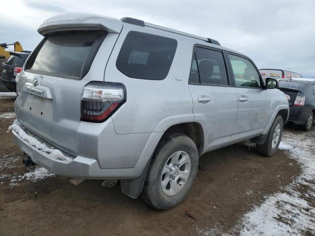 JTEMU5JR9N6064456 - 2022 TOYOTA 4RUNNER SR5/SR5 PREMIUM ვერცხლისფერი ფოტო 3