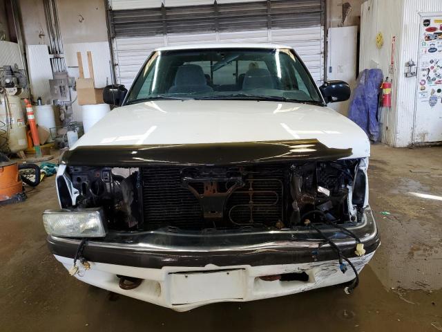 1GCDT13W12K122632 - 2002 CHEVROLET S TRUCK S10 WHITE photo 5