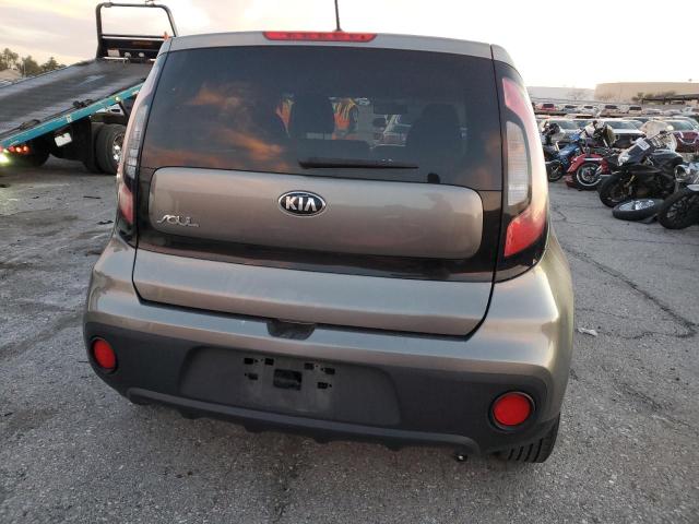 KNDJN2A2XJ7588337 - 2018 KIA SOUL GRAY photo 6