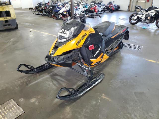 2BPSUVEC8EV000071 - 2014 SKI DOO 600 YELLOW photo 2