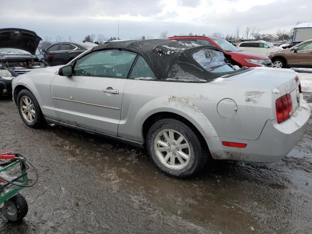 1ZVFT84N675327826 - 2007 FORD MUSTANG SILVER photo 2