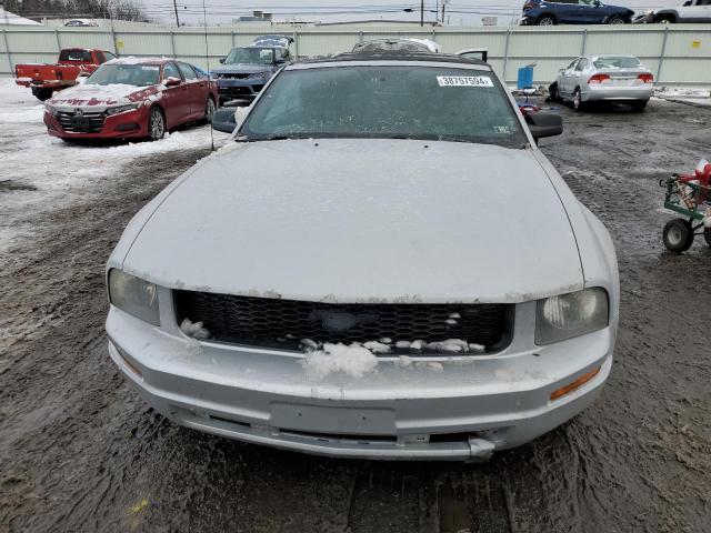 1ZVFT84N675327826 - 2007 FORD MUSTANG SILVER photo 5