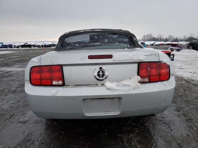 1ZVFT84N675327826 - 2007 FORD MUSTANG SILVER photo 6