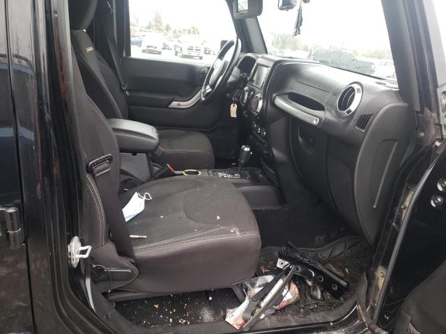 1C4BJWEG4FL514942 - 2015 JEEP WRANGLER U SAHARA BLACK photo 5