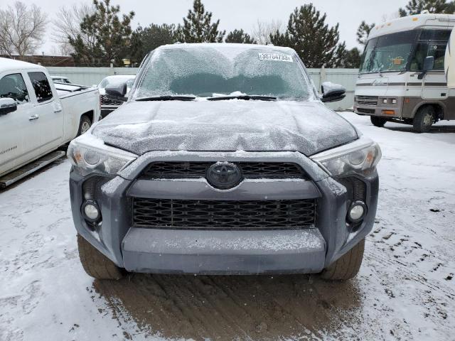 JTEBU5JR2H5440139 - 2017 TOYOTA 4RUNNER SR5/SR5 PREMIUM ნაცრისფერი ფოტო 5