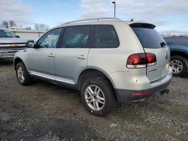 WVGBE77LX8D060788 - 2008 VOLKSWAGEN TOUAREG 2 V6 SILVER photo 2