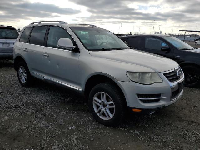 WVGBE77LX8D060788 - 2008 VOLKSWAGEN TOUAREG 2 V6 SILVER photo 4