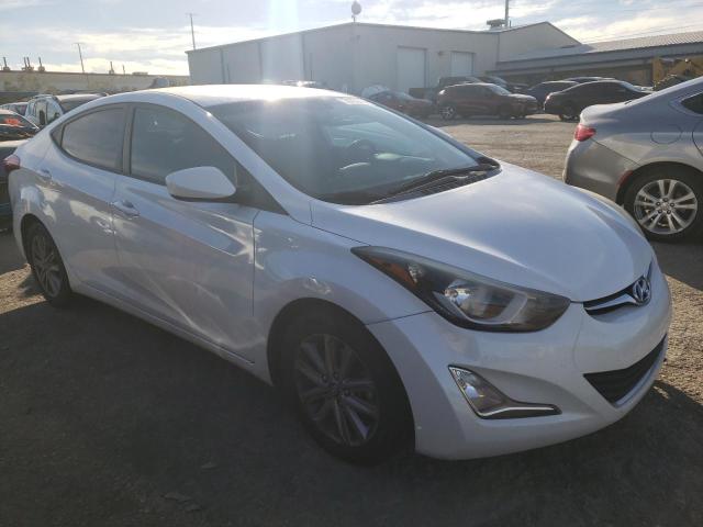 5NPDH4AE3GH657822 - 2016 HYUNDAI ELANTRA SE WHITE photo 4