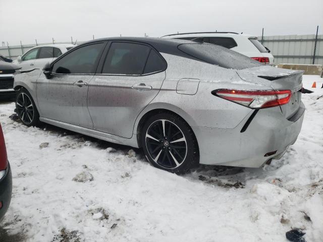 4T1B61HK4JU145163 - 2018 TOYOTA CAMRY XSE SILVER photo 2