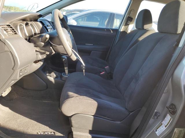 3N1BC11E38L408137 - 2008 NISSAN VERSA S GRAY photo 7