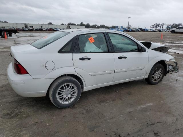 1FAFP34N27W251354 - 2007 FORD FOCUS ZX4 WHITE photo 3