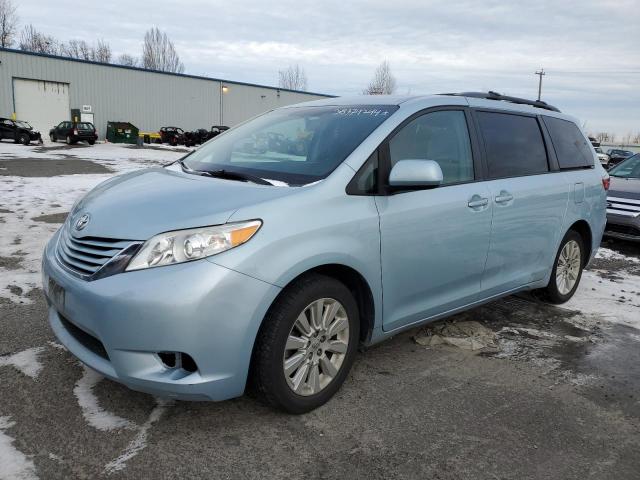 5TDJK3DC5FS104414 - 2015 TOYOTA SIENNA LE BLUE photo 1