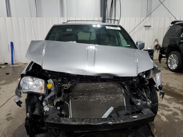 2C4RDGCG7JR215718 - 2018 DODGE GRAND CARA SXT SILVER photo 5