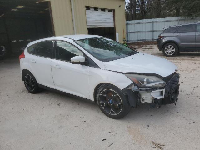 1FAHP3K2XCL276161 - 2012 FORD FOCUS SE WHITE photo 4