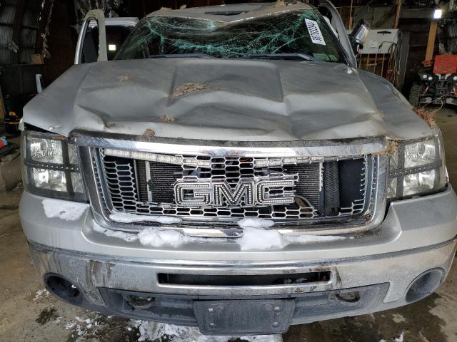 1GTR2VE3XBZ392615 - 2011 GMC SIERRA K1500 SLE SILVER photo 11