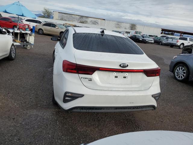 3KPF24AD7ME275228 - 2021 KIA FORTE FE WHITE photo 6