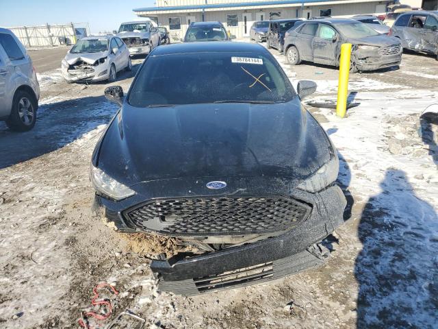 3FA6P0HDXJR183556 - 2018 FORD FUSION SE BLACK photo 5