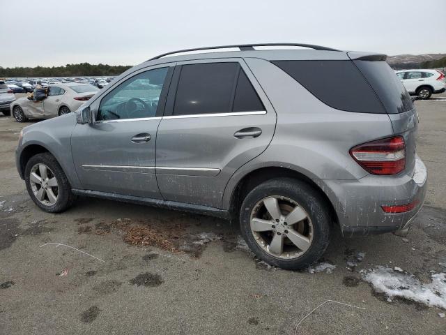 4JGBB8GB1BA706878 - 2011 MERCEDES-BENZ ML 350 4MATIC GRAY photo 2
