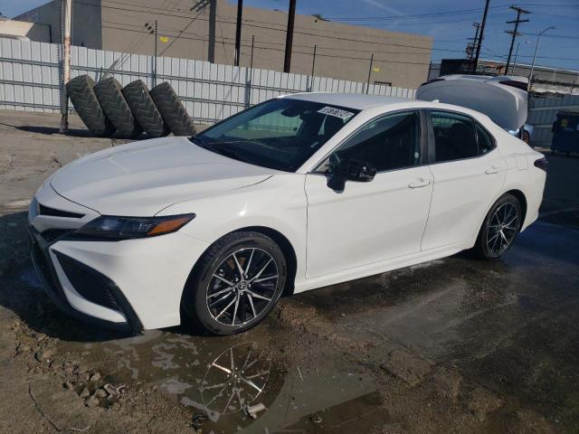 4T1G11AK1PU816554 - 2023 TOYOTA CAMRY SE NIGHT SHADE WHITE photo 1