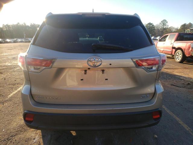 5TDKKRFH9FS119935 - 2015 TOYOTA HIGHLANDER XLE SILVER photo 6