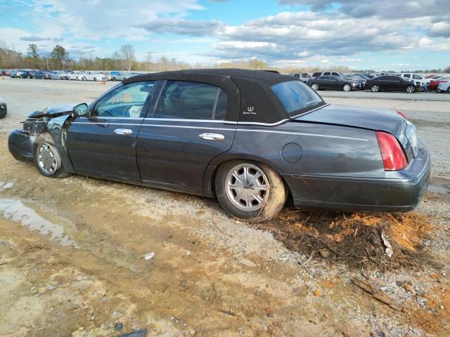 1LNFM82W7WY687661 - 1998 LINCOLN TOWN CAR SIGNATURE BLUE photo 2