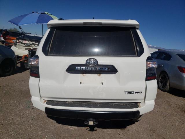 JTEBU5JR4J5551622 - 2018 TOYOTA 4RUNNER SR5/SR5 PREMIUM WHITE photo 6