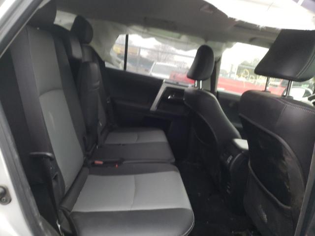 JTEBU5JRXJ5564326 - 2018 TOYOTA 4RUNNER SR5/SR5 PREMIUM ვერცხლისფერი ფოტო 6