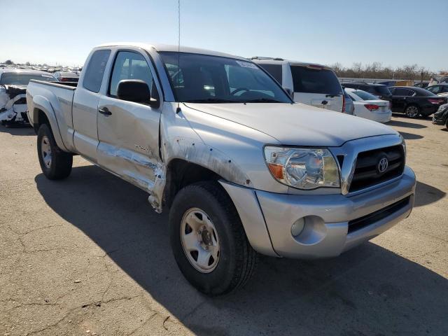 5TETU62N15Z139199 - 2005 TOYOTA TACOMA PRERUNNER ACCESS CAB SILVER photo 4