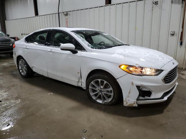 3FA6P0HD4LR201200 - 2020 FORD FUSION SE WHITE photo 4