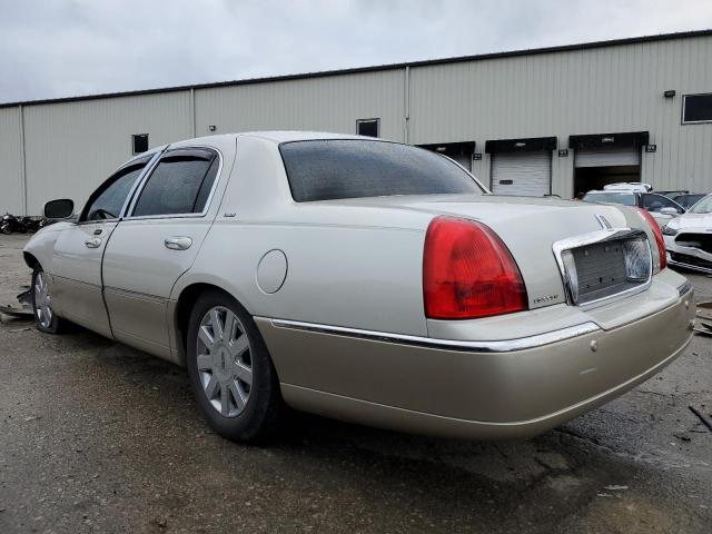 1LNHM82W95Y611754 - 2005 LINCOLN TOWN CAR SIGNATURE LIMITED WHITE photo 2