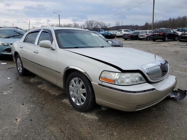 1LNHM82W95Y611754 - 2005 LINCOLN TOWN CAR SIGNATURE LIMITED WHITE photo 4