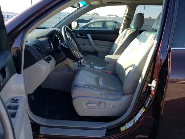 5TDBK3EH2CS137512 - 2012 TOYOTA HIGHLANDER BASE Marron photo 7