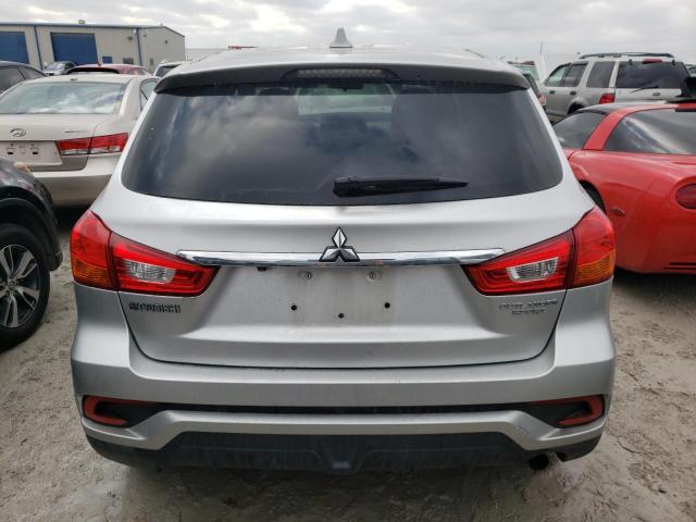 JA4AP3AU4JZ002120 - 2018 MITSUBISHI OUTLANDER ES SILVER photo 6