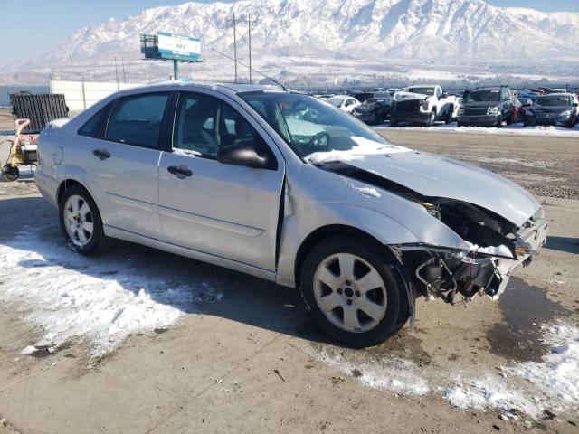 1FAHP38382W152824 - 2002 FORD FOCUS LX ZTS SILVER photo 4