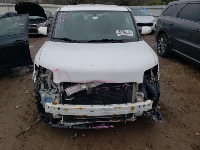 JTLKE50E091064960 - 2009 TOYOTA SCION XB Weiß Foto 5