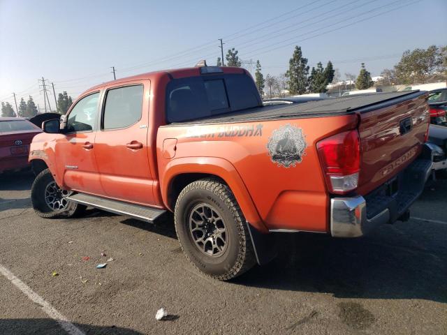 3TMAZ5CN7JM076702 - 2018 TOYOTA TACOMA DOUBLE CAB ORANGE photo 2