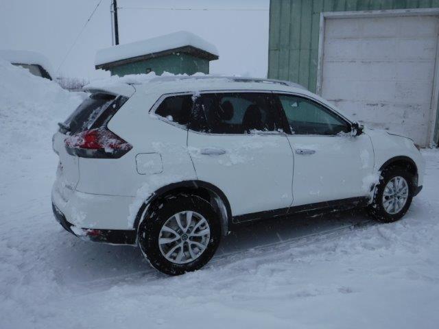 KNMAT2MV8JP589448 - 2018 NISSAN ROGUE S WHITE photo 3