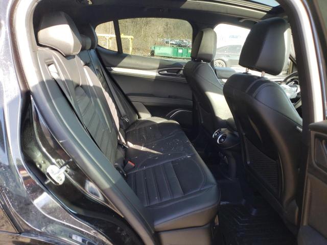 ZASPAKBN8L7C82892 - 2020 ALFA ROMEO STELVIO TI 黑色 照片 11