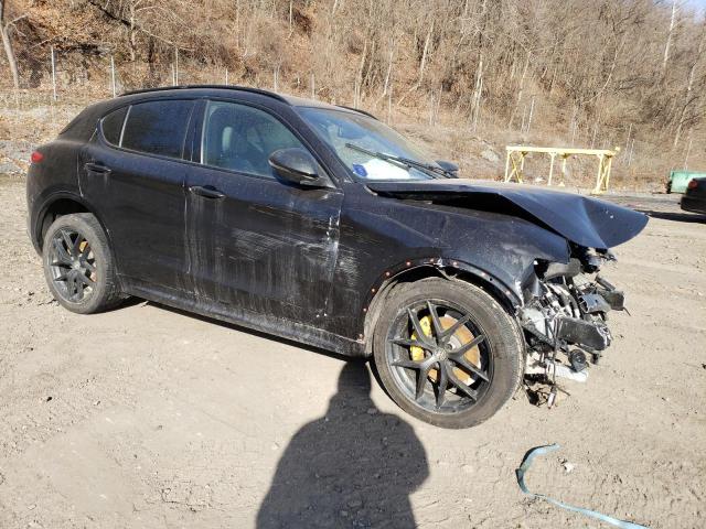 ZASPAKBN8L7C82892 - 2020 ALFA ROMEO STELVIO TI 黑色 照片 4