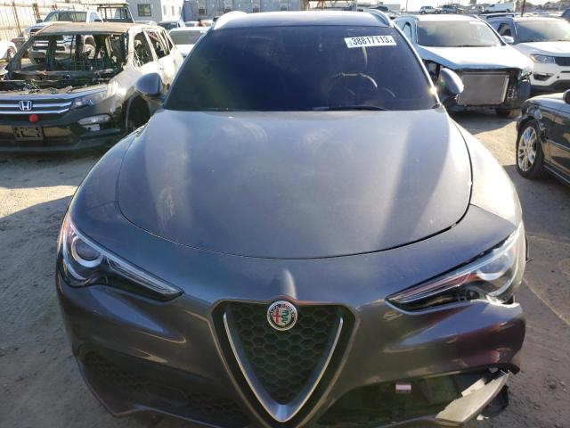 ZASFAKAN8J7B81071 - 2018 ALFA ROMEO STELVIO CHARCOAL photo 5