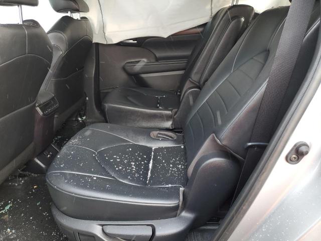 5TDGZRAH3LS000752 - 2020 TOYOTA HIGHLANDER XLE Silber Foto 11