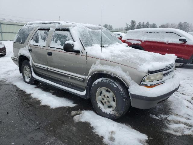 1GNDT13W5W2292974 - 1998 CHEVROLET BLAZER GRAY photo 4