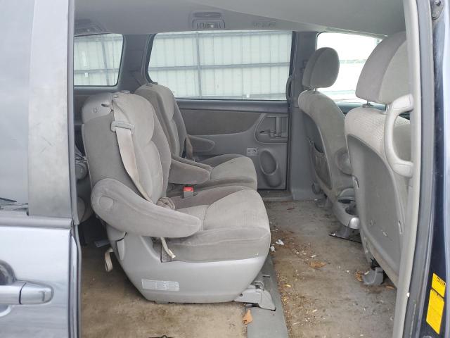 5TDZK23C89S266783 - 2009 TOYOTA SIENNA CE GRAY photo 11