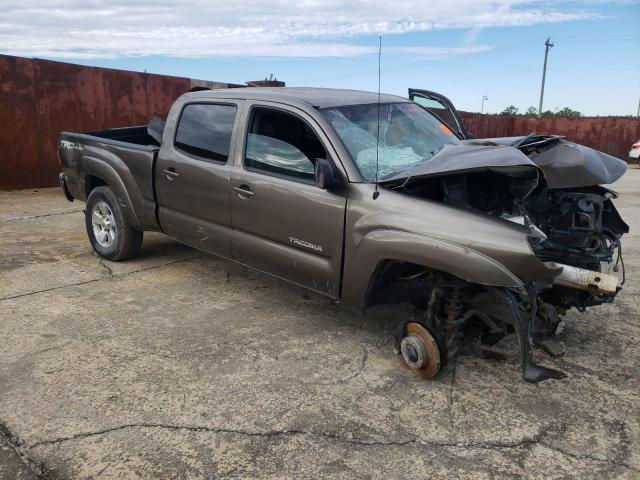 5TFMU4FN8BX002153 - 2011 TOYOTA TACOMA DOUBLE CAB LONG BED BROWN photo 4